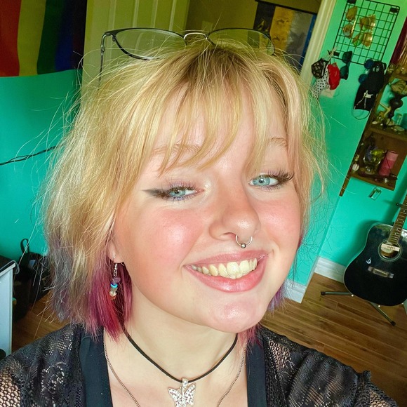 Meet your Posher, Emma - Picture 1 of 1